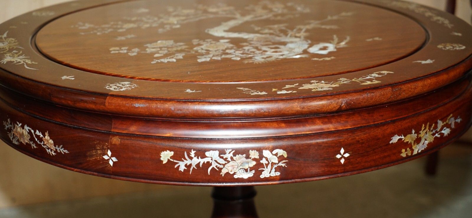 photo furniture Antique Cinese Export Rosewood & Mother Of Pearl Circa 1920's Table & Chairs Set