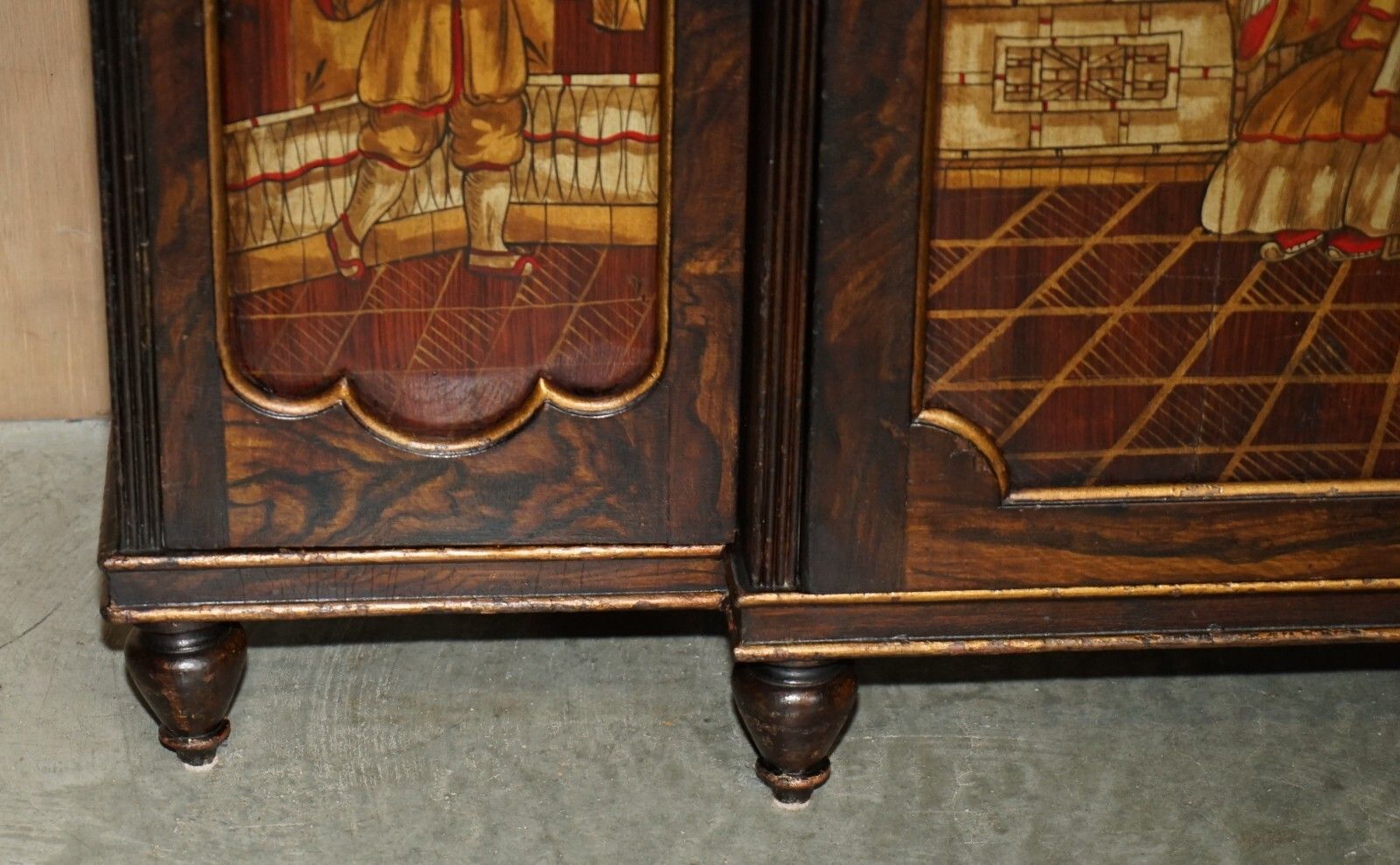 photo furniture Antique Regency 1810 Simulated Rosewood Chinese Chinoiserie Breakfront Sideboard