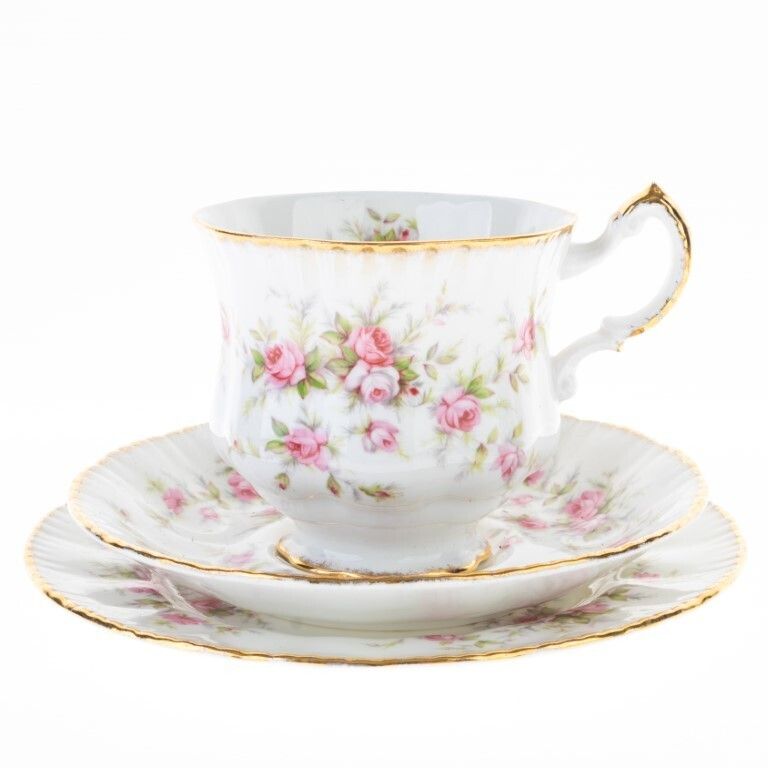 Paragon Gilt Porcelain Ceramic Roses Trio Teacup & Saucers