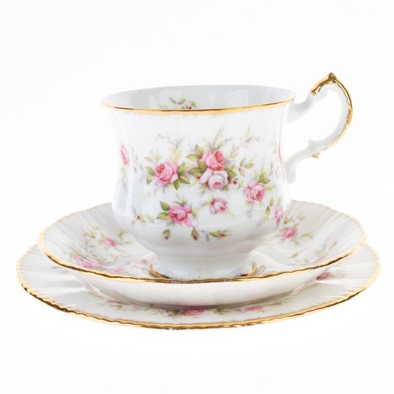 Paragon Gilt Porcelain Ceramic Roses Trio Teacup & Saucers