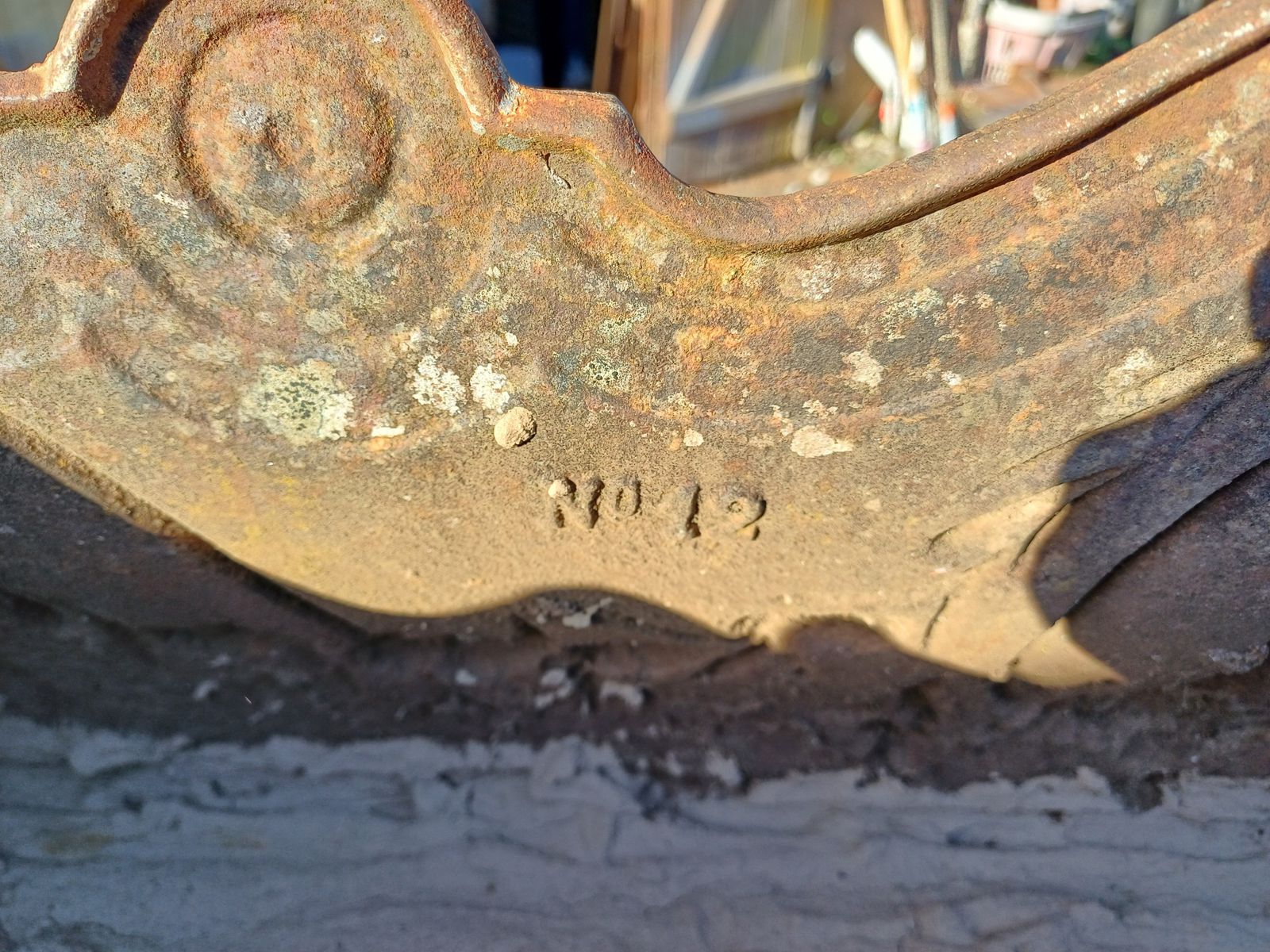 photo vinterior Large 1900 Cast Iron Planter In Rocaille Style: Charleville   Mézières