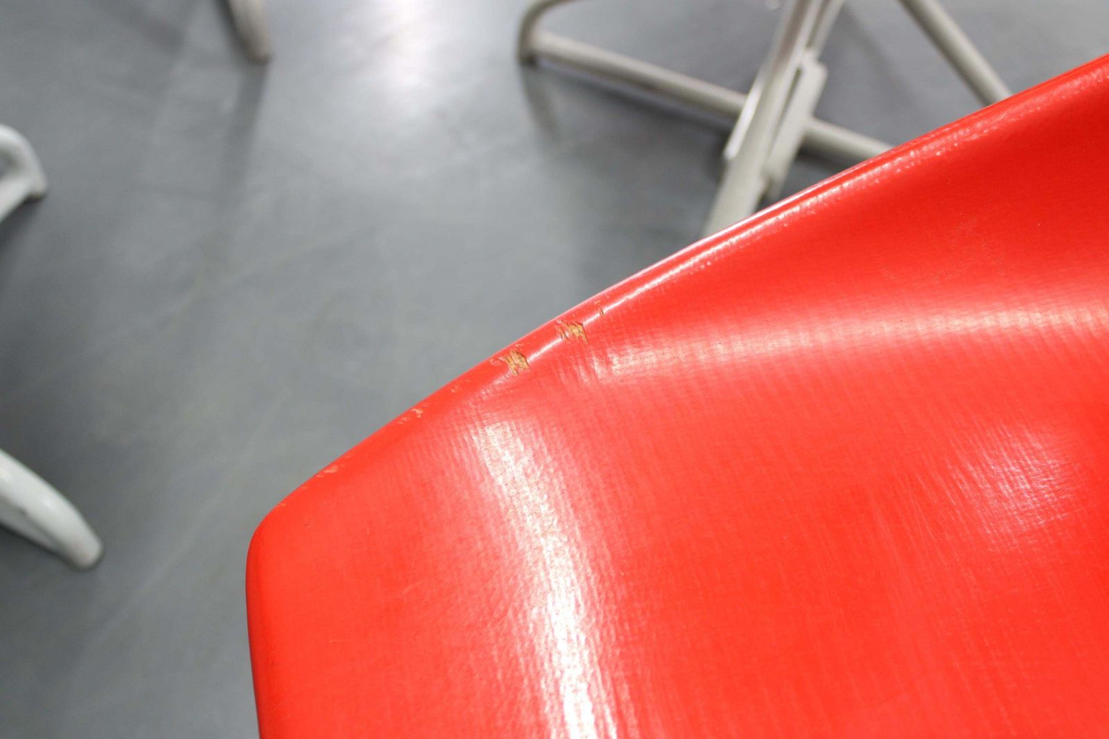 photo vinterior 1960s Miroslav Navratil Set Of Eight Fiberglass Chairs For Vertex, Czechoslovaki