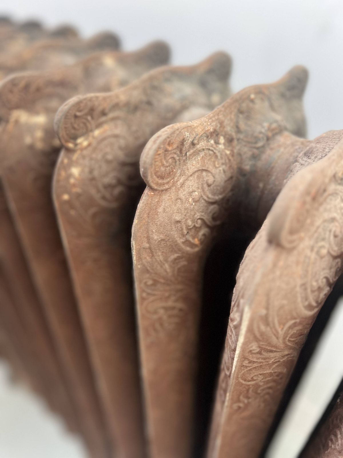 Antique Free Standing Radiator With Fourteen Flowered Cast Iron Blades, 20th Century photo Home Fixtures