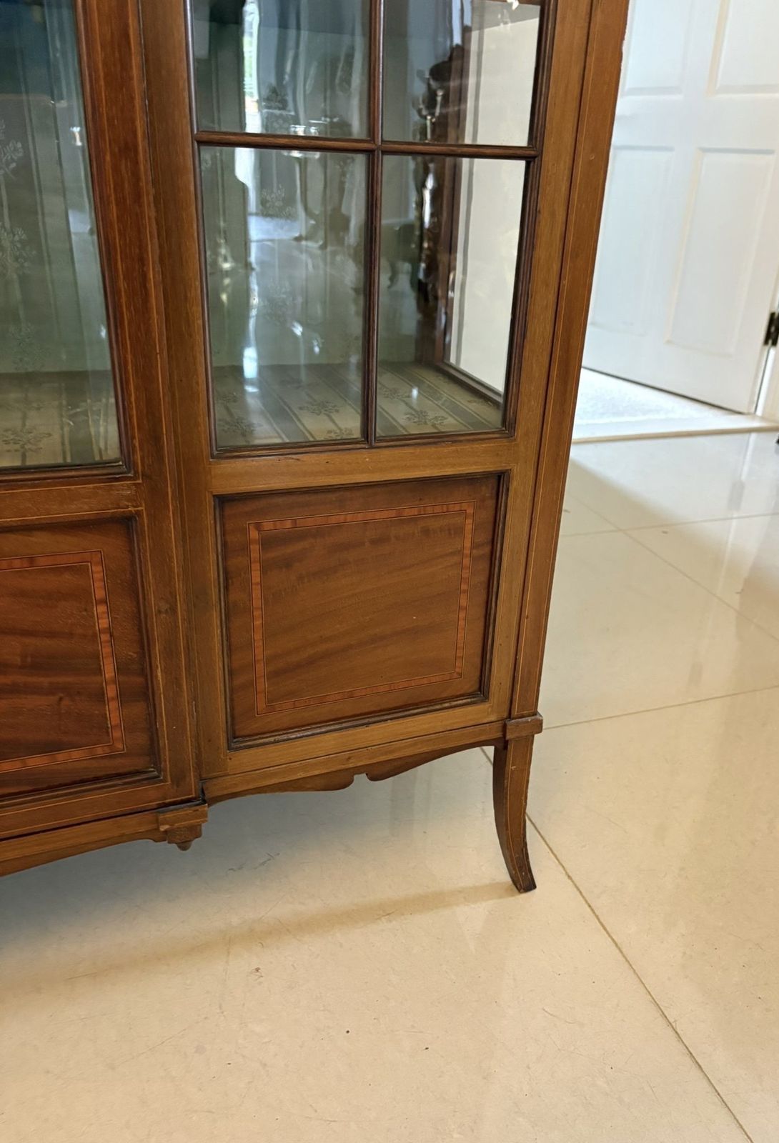 photo furniture Superb Quality Antique 20th Century Inlaid Mahogany Display Cabinet