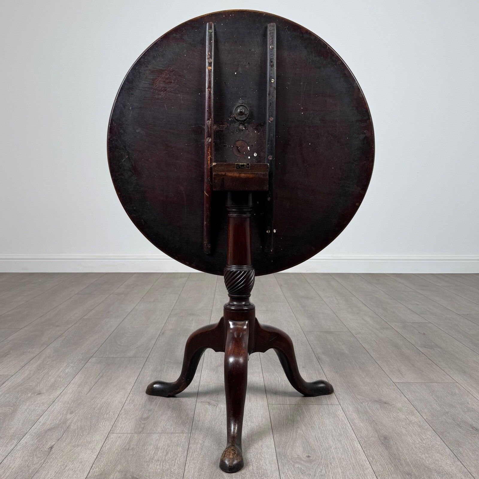 Antique 18th Century Good Quality Tilt Top Table In Mahogany photo for sale