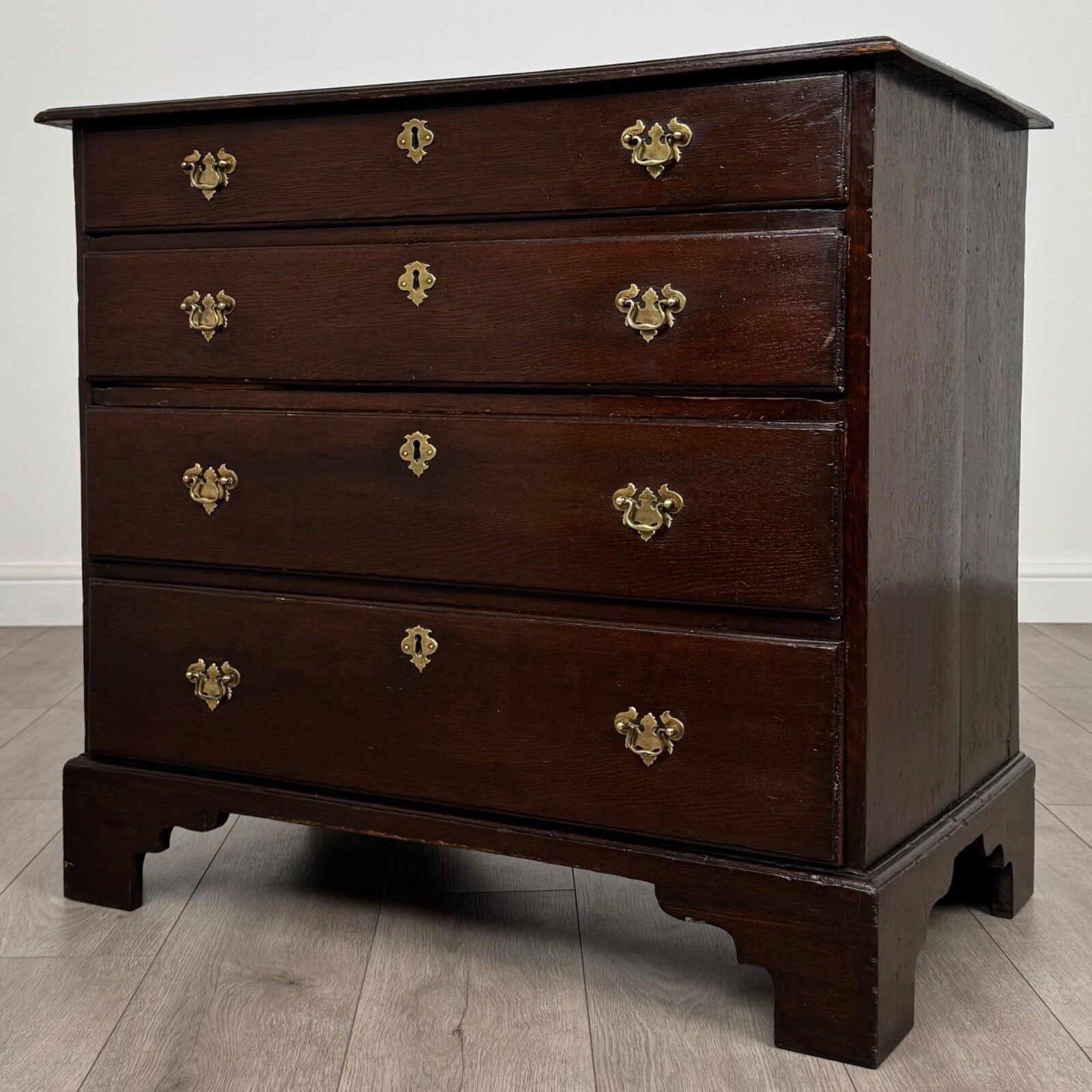 Antique 18th Century Fine Quality Chest Of Drawers In Oak photo furniture