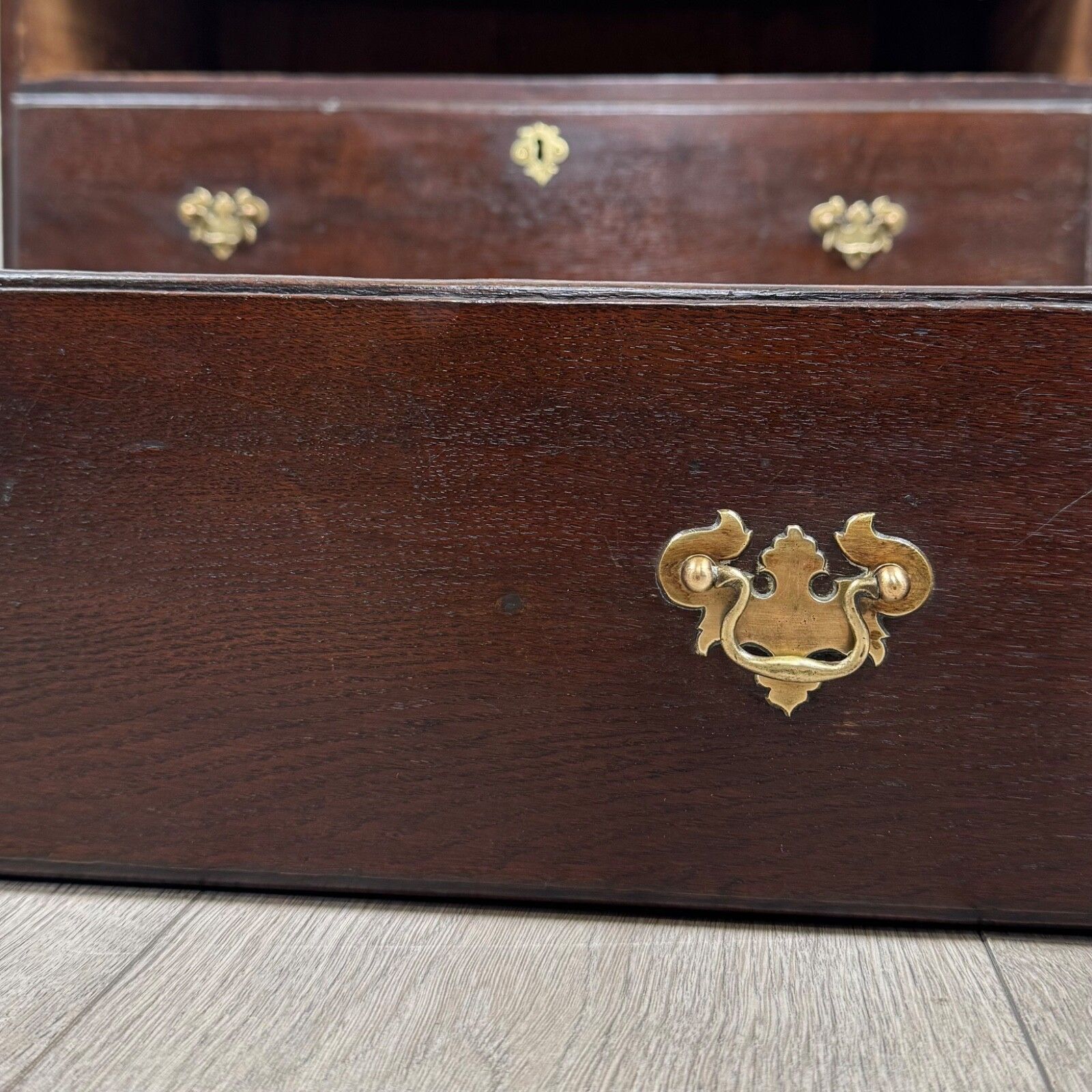 Furniture Antique 18th Century Fine Quality Chest Of Drawers In Oak photo