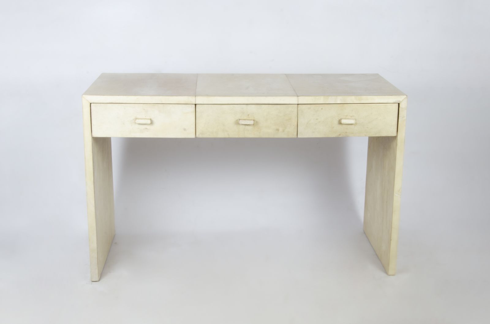 Early 20th Century Art Déco Wooden Desk With Parchment Paper Cover Designed By Jean Michel Frank For Comte S.A., Argentina photo vinterior
