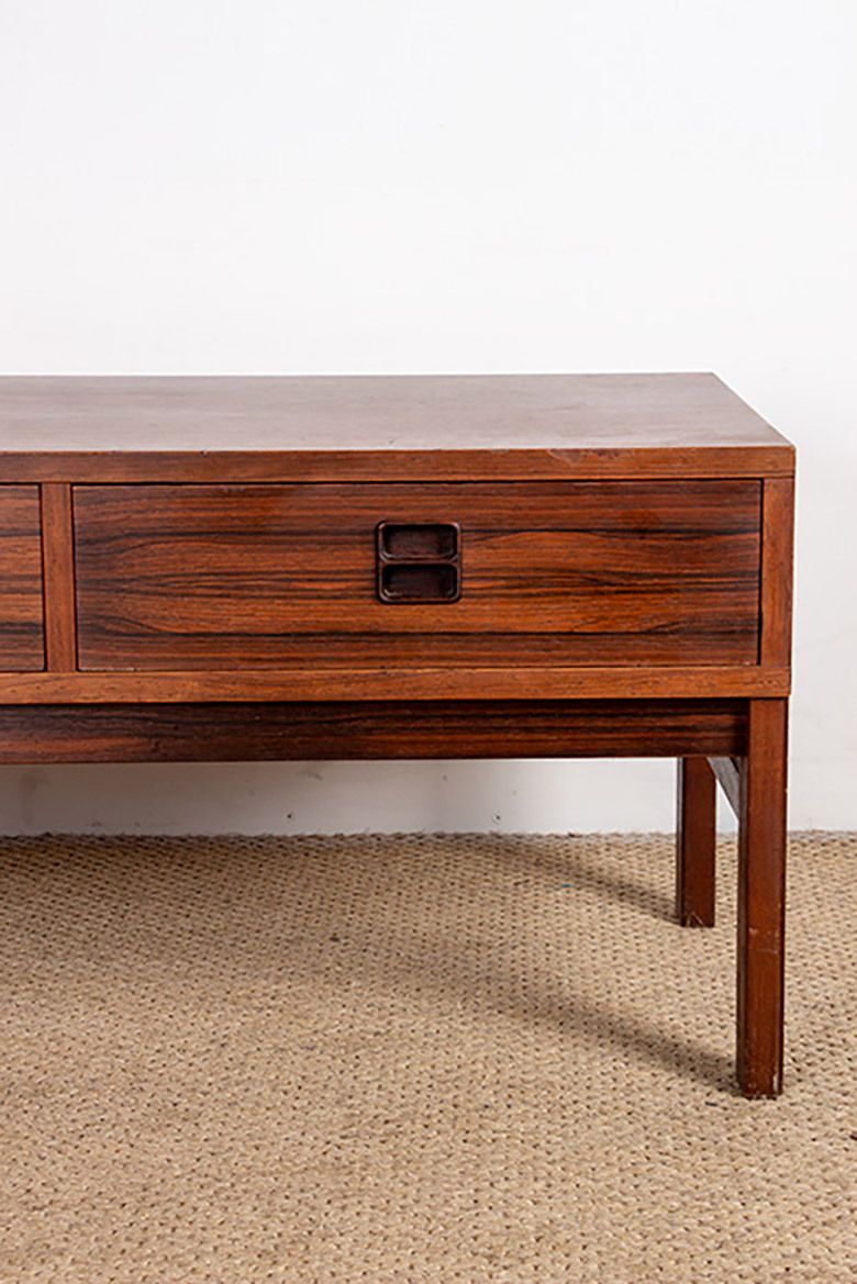 photo furniture Petite commode, meuble d'entrée ou d'appoint, danoise en palissandre, 1960.