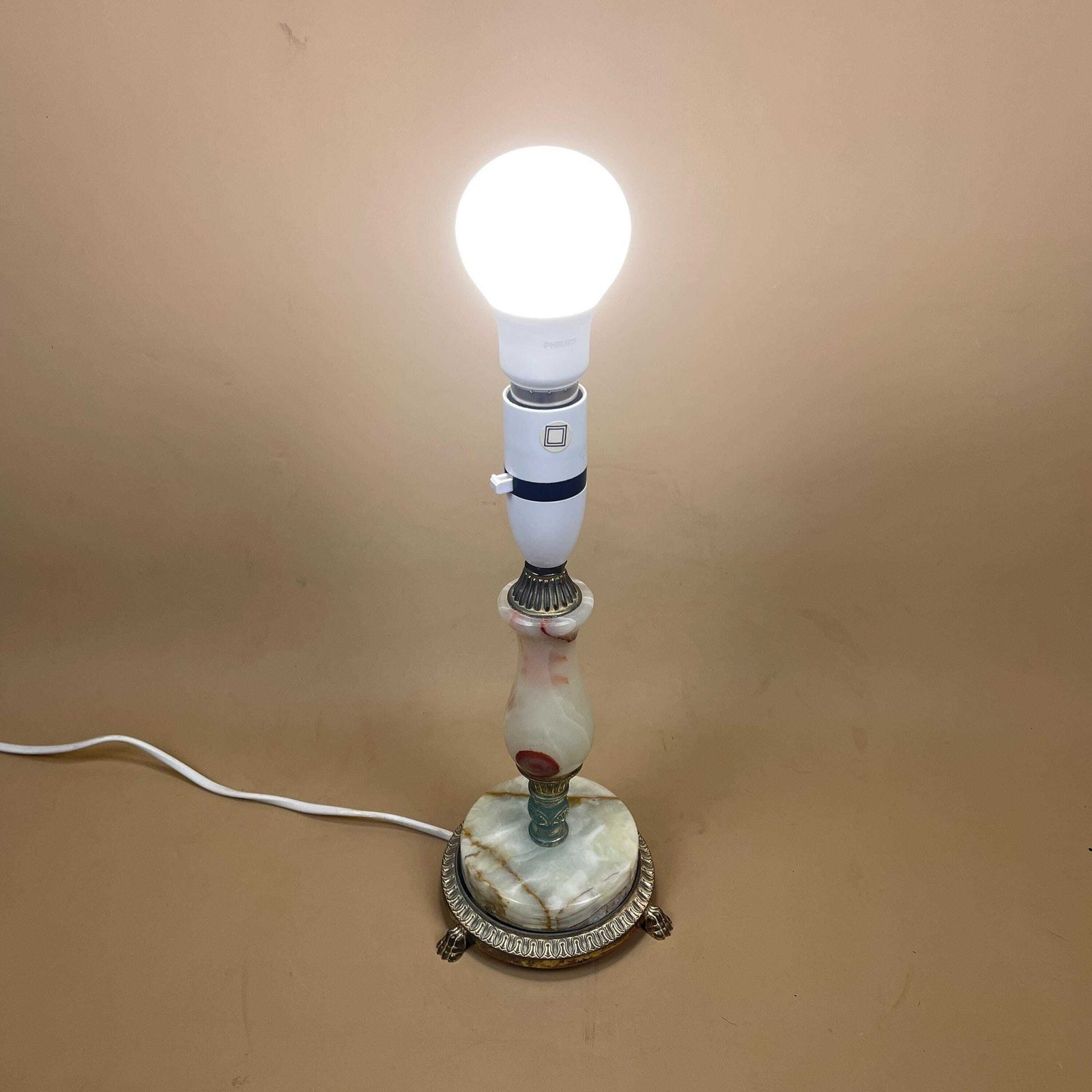 photo furniture Antique Onyx Marble Lamp Light Bedside Brass Metal Gold Ornate Vintage Round Base With Feet Column Marbled Green Beige Natural Classic