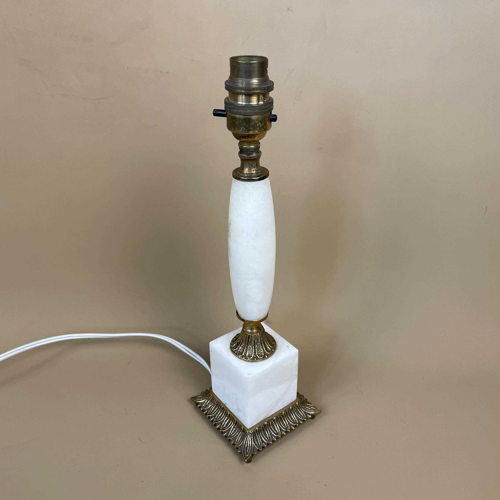 Antique White Onyx Marble Lamp Light Bedside Brass Gold Ornate Vintage Square Base Marbled Pattern Heavy Stone Classic Column Natural