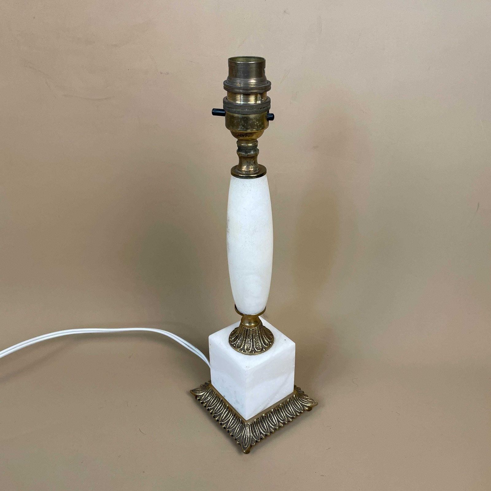 Antique White Onyx Marble Lamp Light Bedside Brass Gold Ornate Vintage Square Base Marbled Pattern Heavy Stone Classic Column Natural photo furniture
