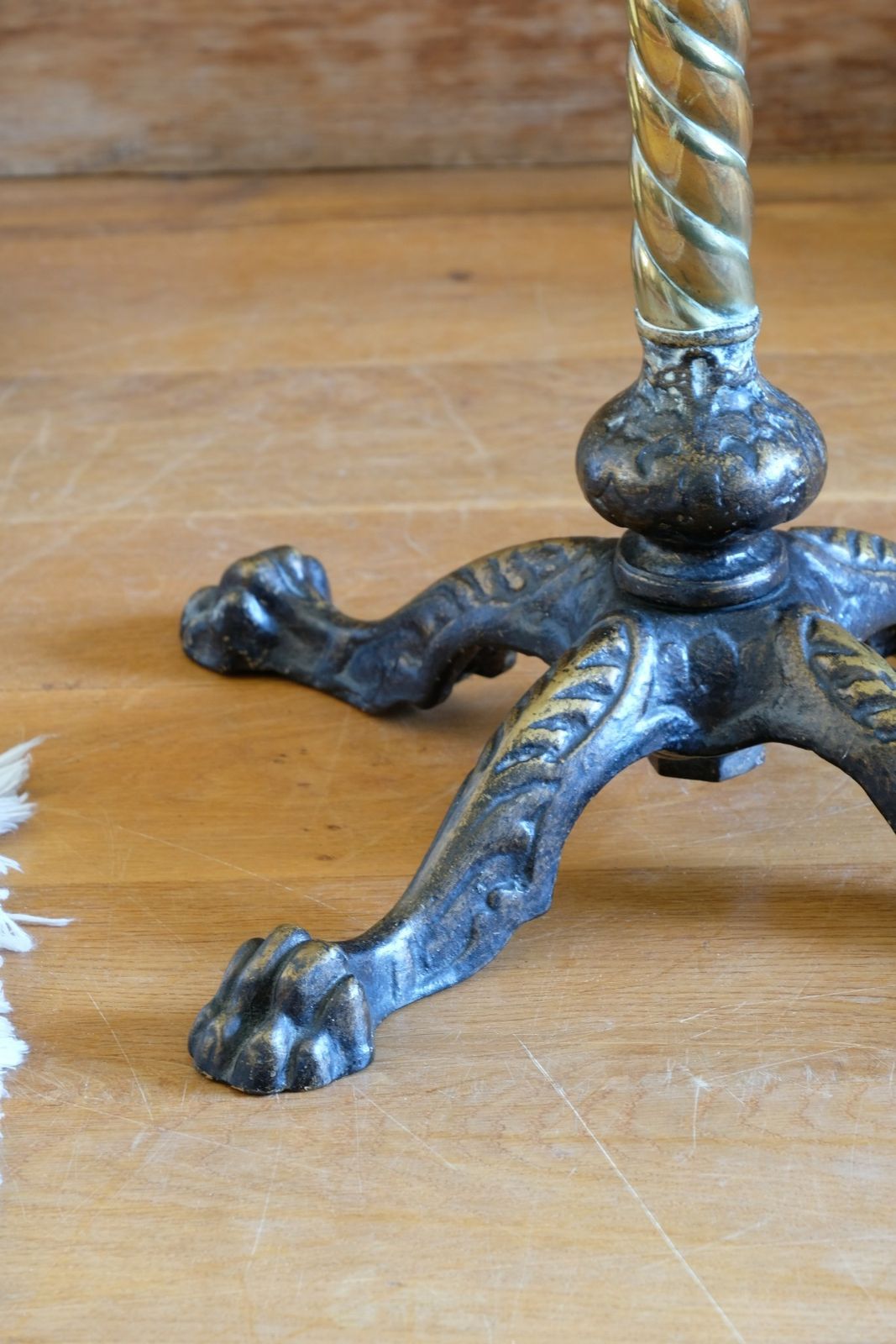 Antique Brass Telescopic Wine Table With Twisted Column And Lions Paw Feet photo 800.0