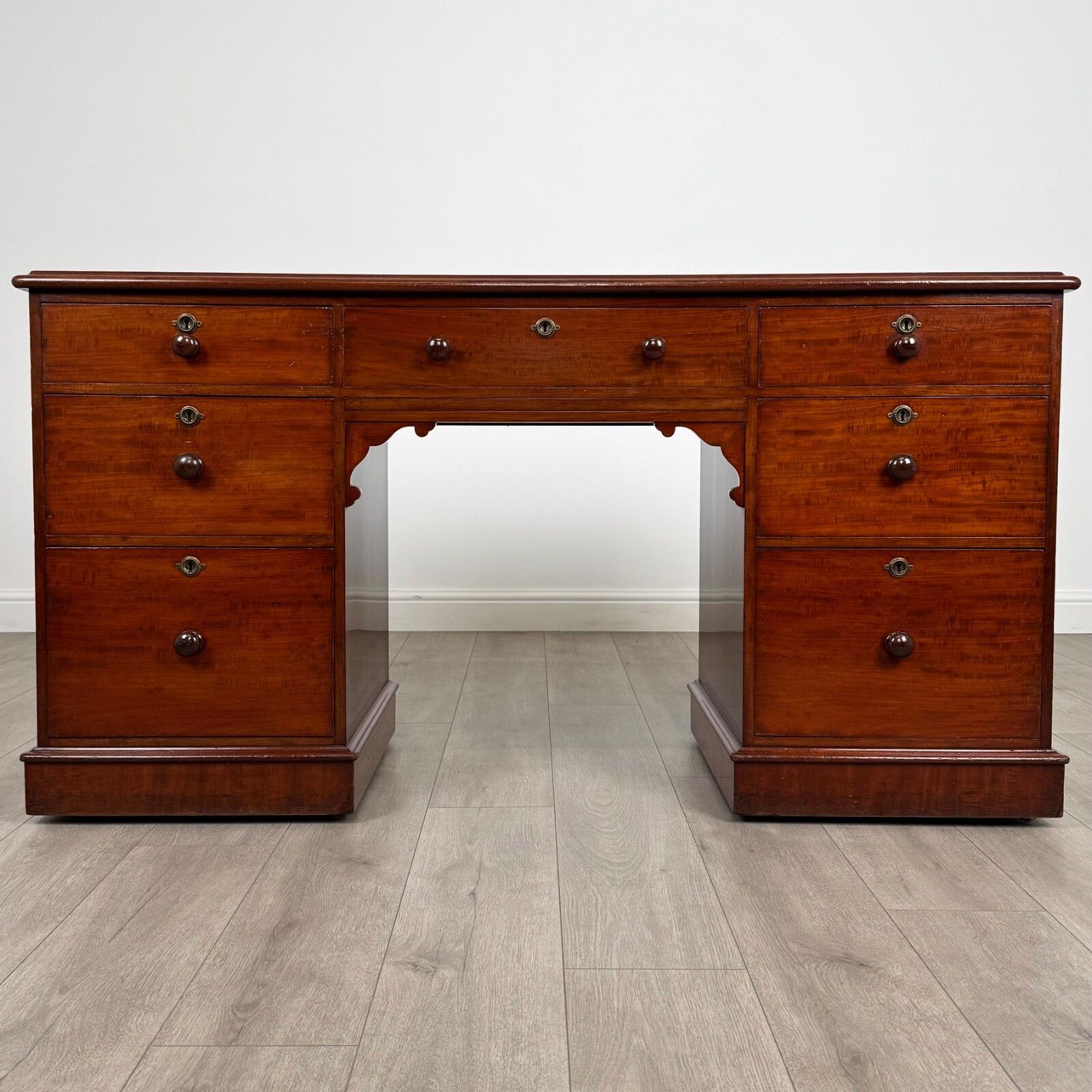 Antique 19th Century Finest Quality Desk In Mahogany