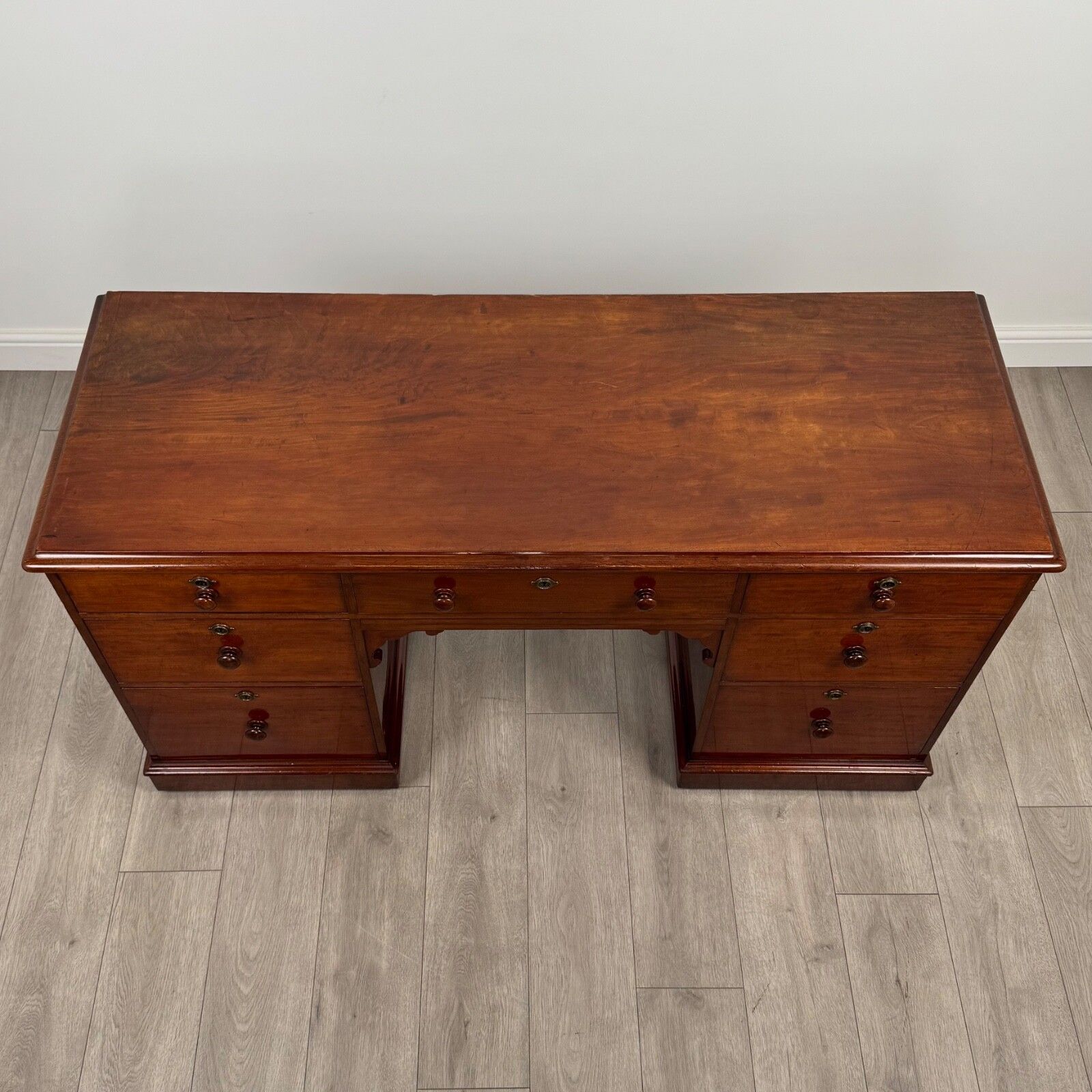 photo furniture Antique 19th Century Finest Quality Desk In Mahogany