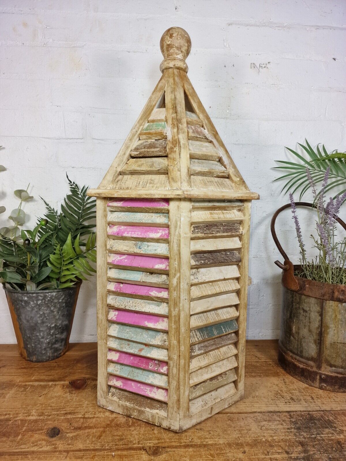 photo vintage Vintage Reclaimed Wooden Dovecote Birdhouse Nest Box