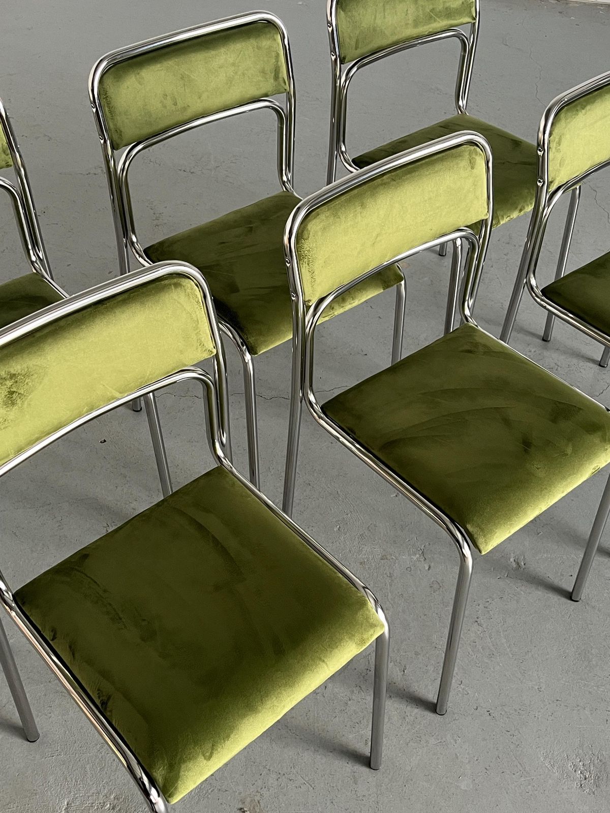 Set Of 6 Bauhaus Chrome Tubular Steel And Green Velvet Chairs / 80s Italian Modernist Stackable Dining Chairs photo vinterior