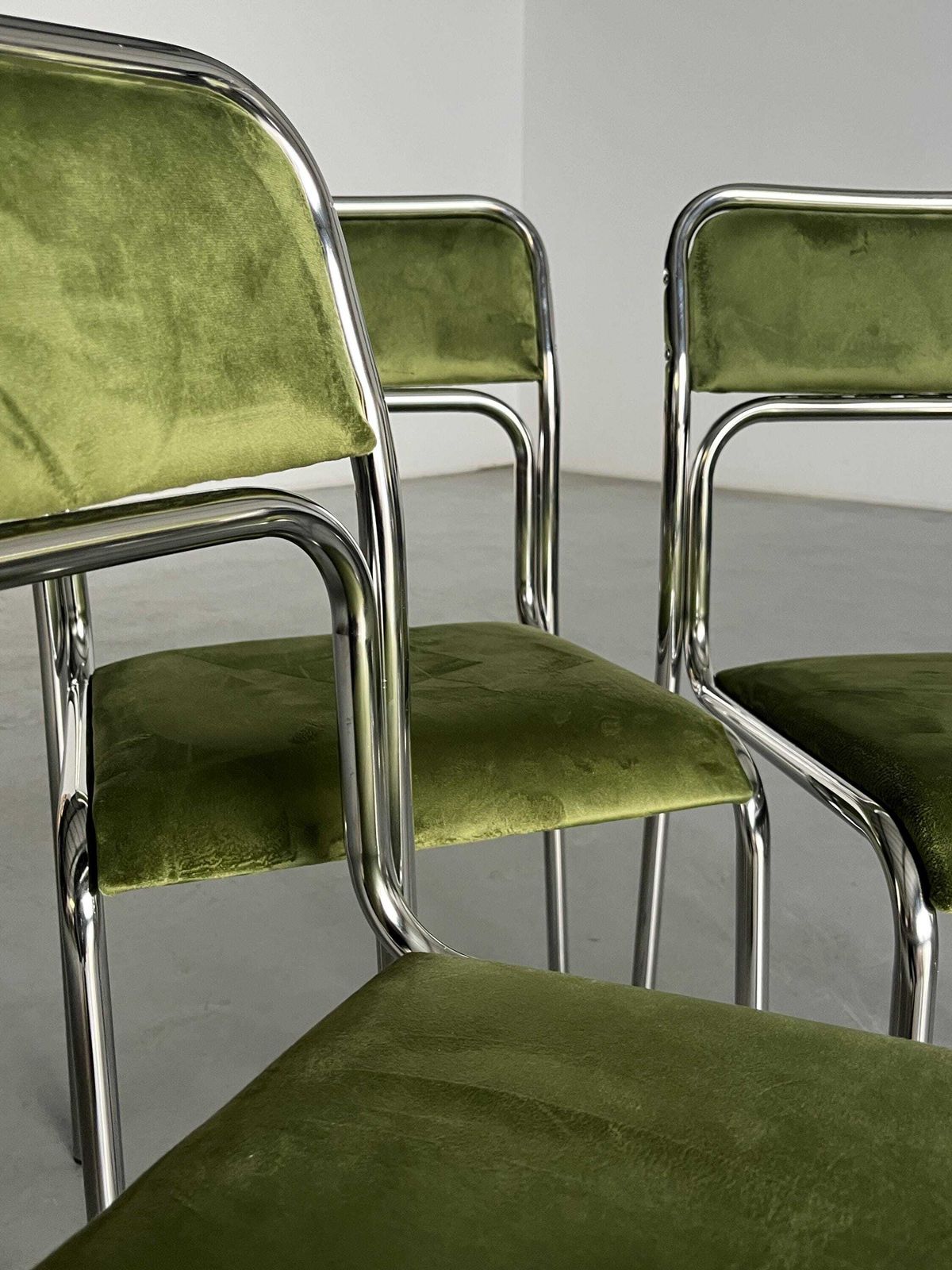Set Of 6 Bauhaus Chrome Tubular Steel And Green Velvet Chairs / 80s Italian Modernist Stackable Dining Chairs photo vintage
