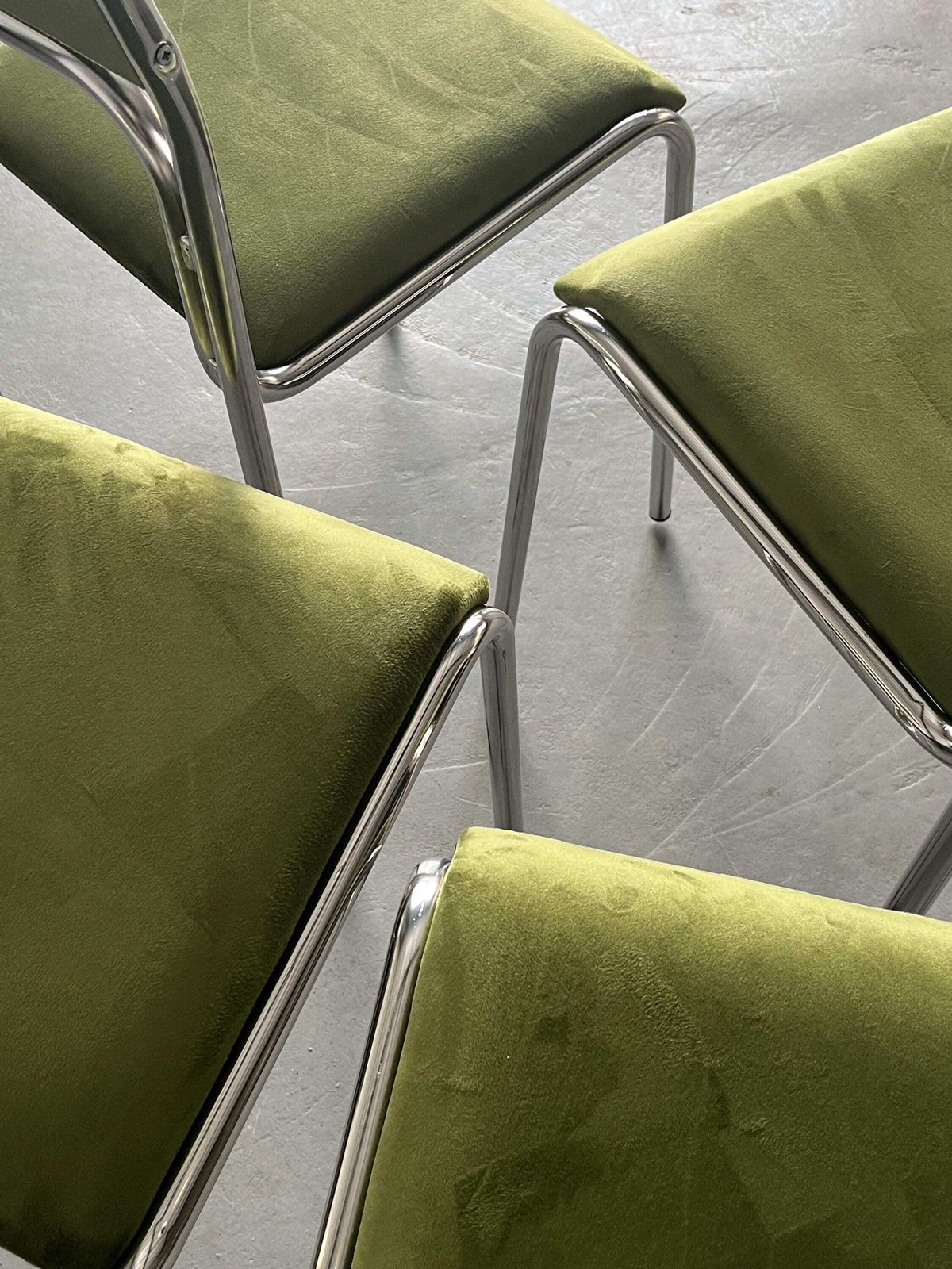 photo furniture Set Of 6 Bauhaus Chrome Tubular Steel And Green Velvet Chairs / 80s Italian Modernist Stackable Dining Chairs