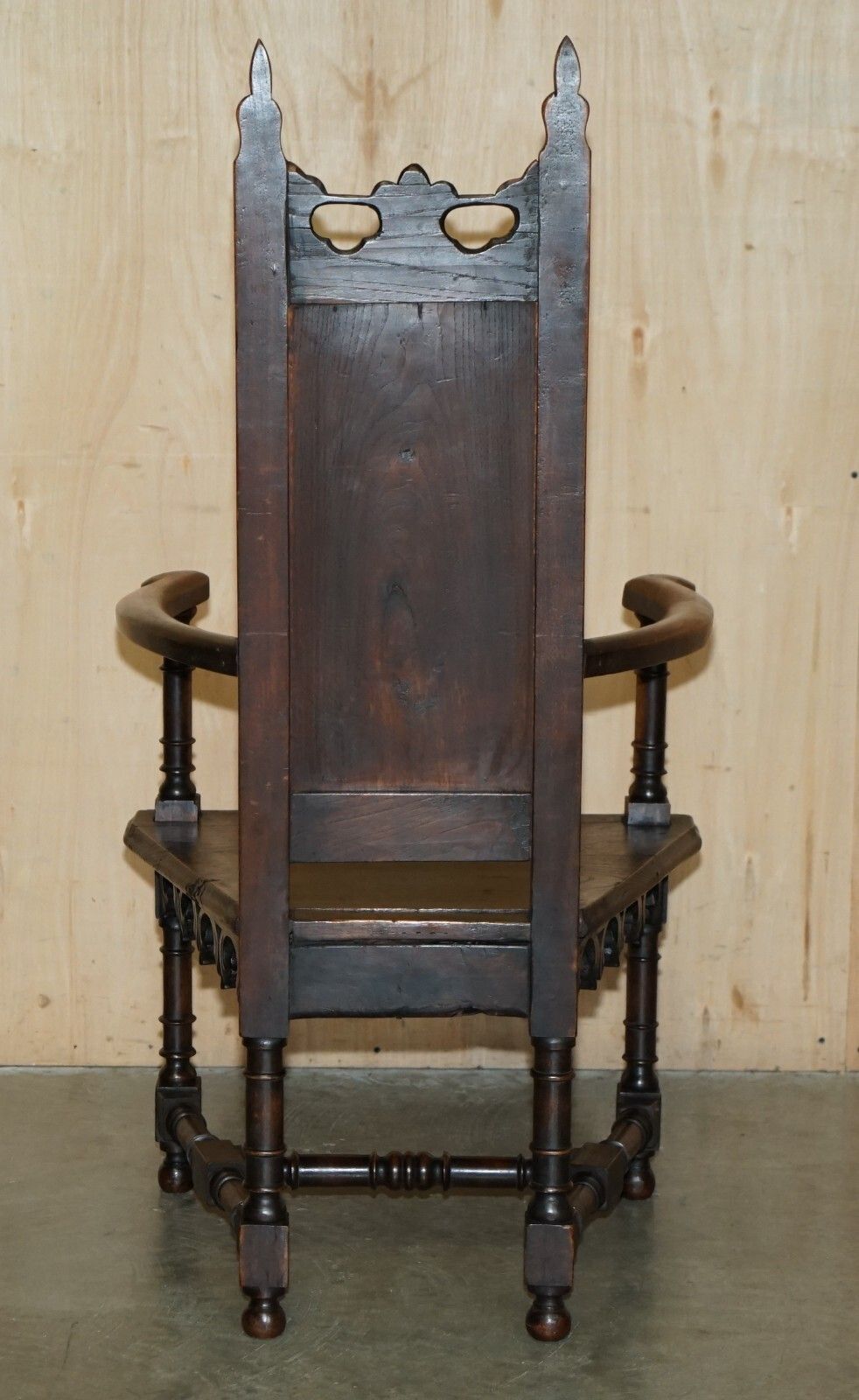photo vinterior Lovely Gothic Revival Hand Made In England Oak Throne Armchair With Steeple Back