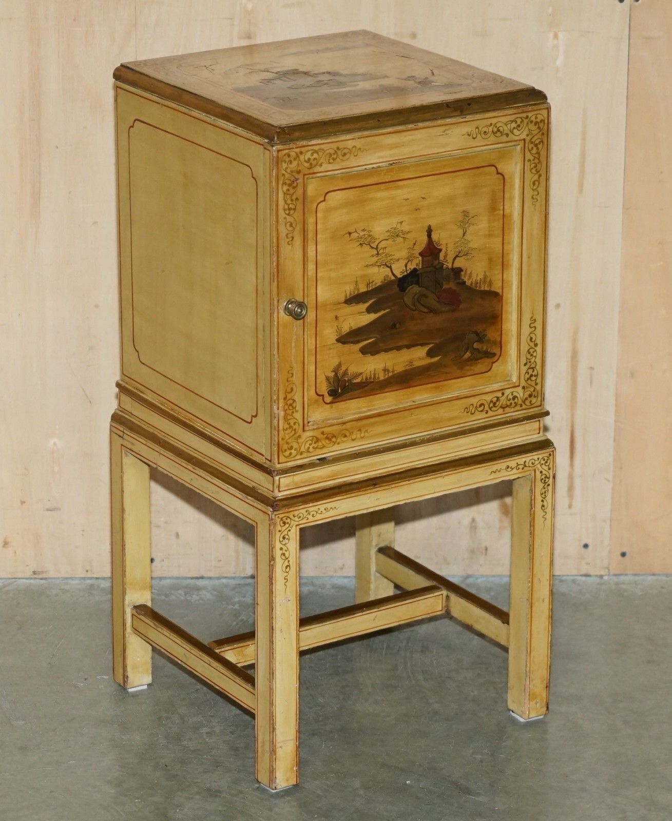 photo buy Pair Of Antique Chinese Export Hand Painted & Lacquered Nightstands Side Tables