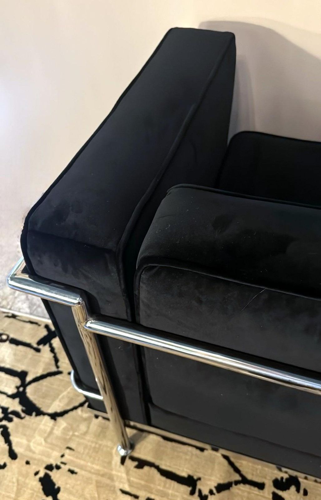 photo vintage Le Corbusier Style Italian Armchair In Black Velvet With Stainless Steel Frame