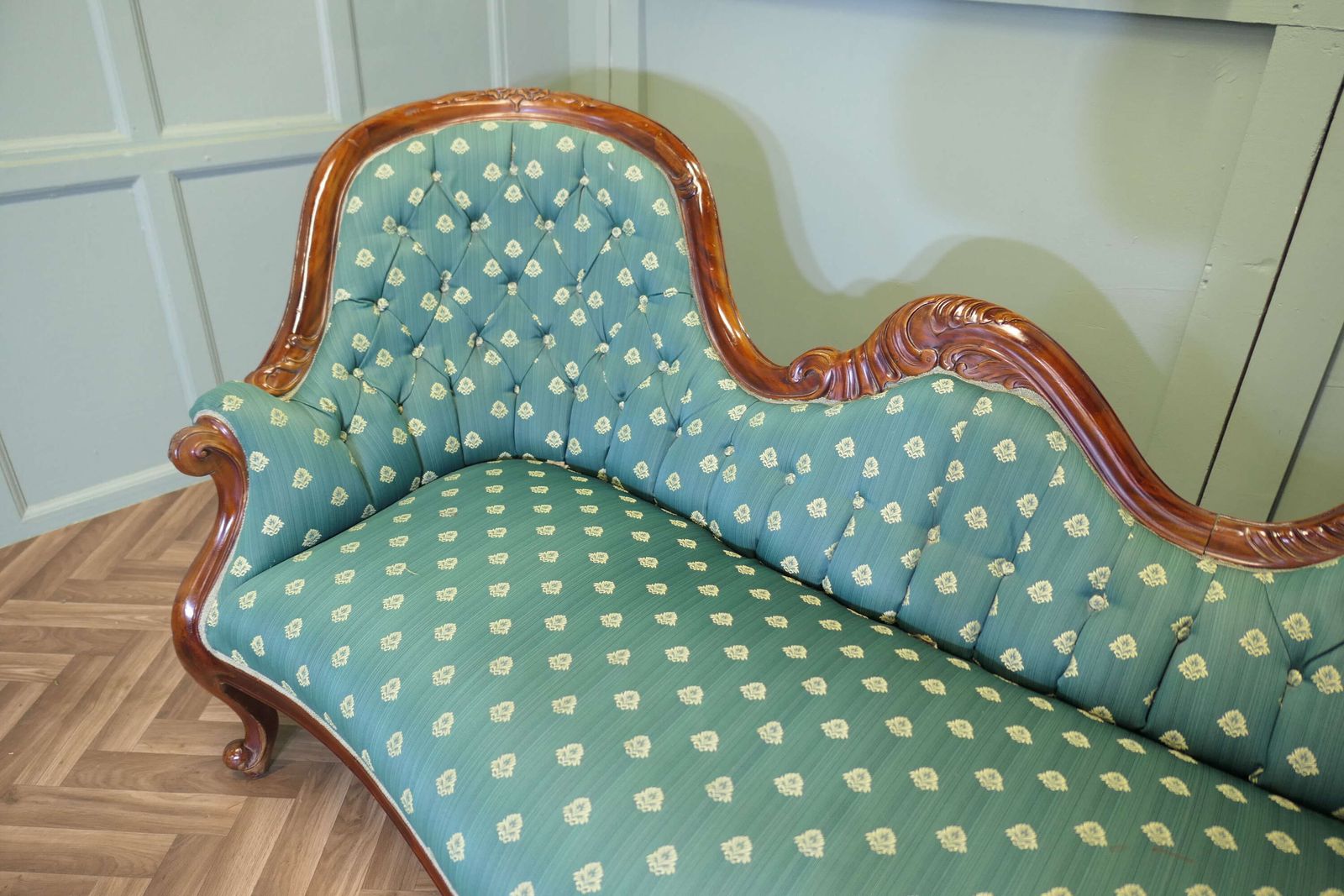 Double Spoon Back Sofa, Day Bed Settee photo vintage