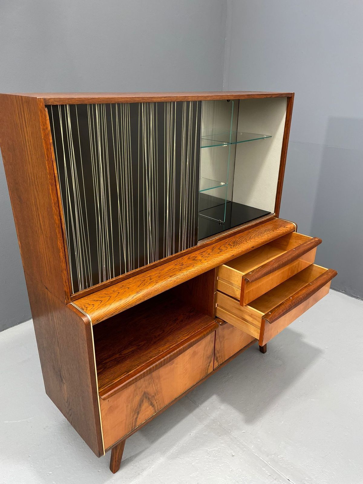 Jitona Dressoir U 372/386   Design By Bohumil Landsman & Hubert Nepožitek Jaren 1960 photo 655.0