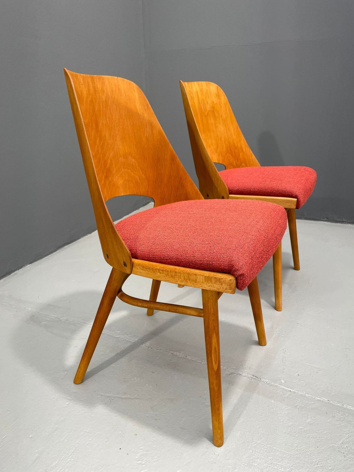 Pair Of Ton Model 514 Dining Chairs – Radomír Hofman, 1960s photo for sale