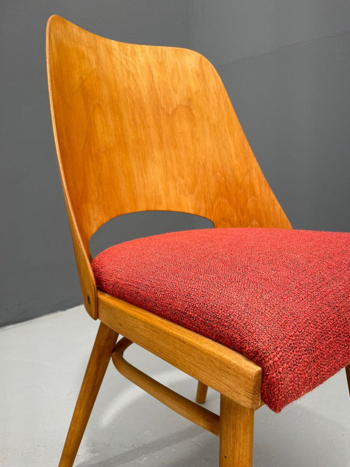 photo vinterior Pair Of Ton Model 514 Dining Chairs – Radomír Hofman, 1960s
