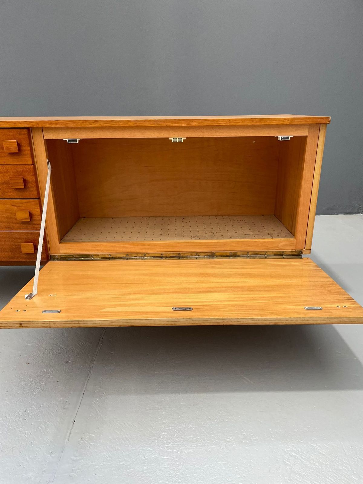 Modernistisch Dressoir Met Klapdeur, Tsjecho Slowakije, Jaren 1970 photo vintage