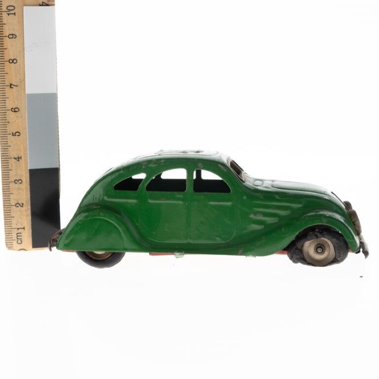 Antique 1930’s Pre War Green Triang Minic 9m Steamline Saloon Tinplate Litho Clockwork Toy Car Model photo for sale