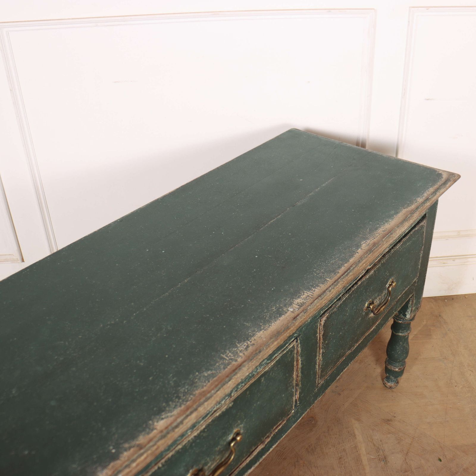 photo vinterior English Painted Dresser Base, 18th Century And Earlier