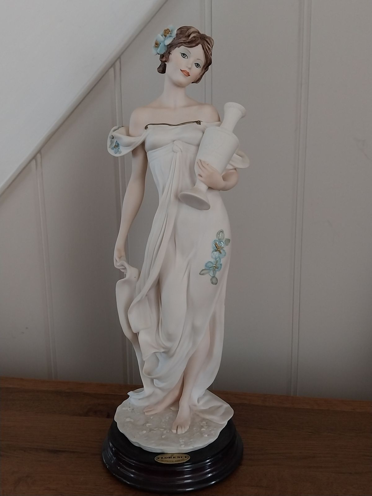 Giuseppe Armani Sweet Water Lady Figurine. Capodimonte.