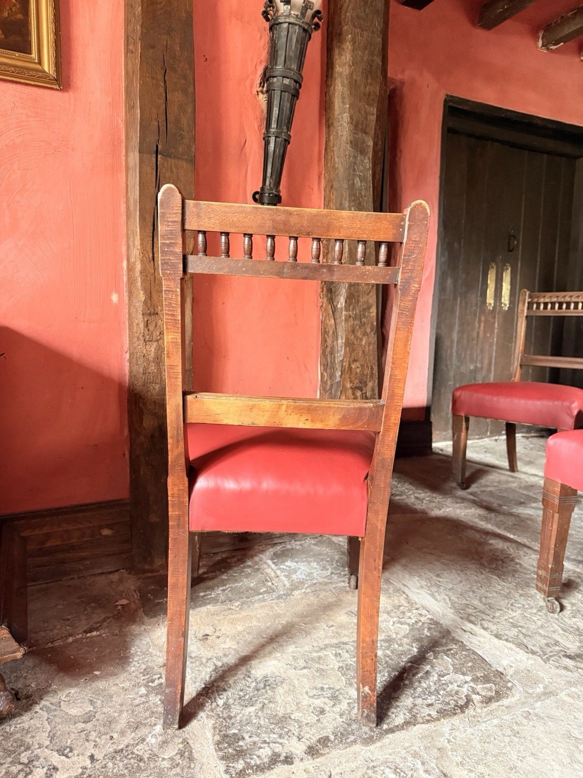 photo vintage Large Set Of 16  Antique  Arts & Craft Mahogany Red Leather Diner Dining Chairs