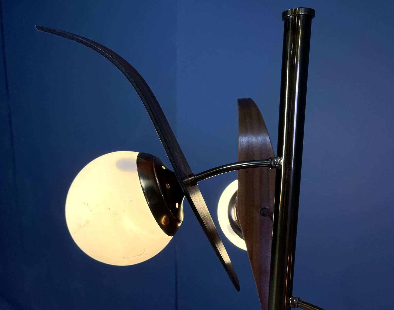 photo furniture Mid Century Italian Floor Lamp Attr. To Stilnovo, 1950s