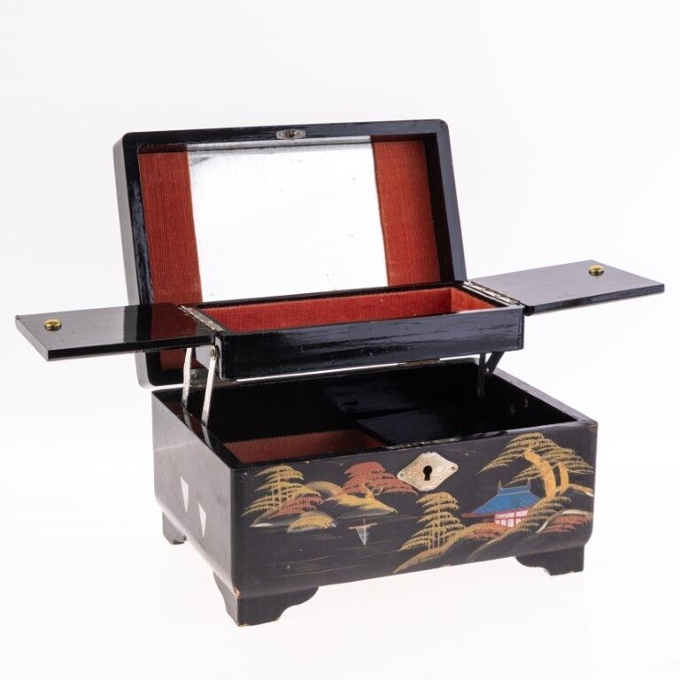Hand Painted Japanese Lacquer Swan Lake Jewellery Musical Box