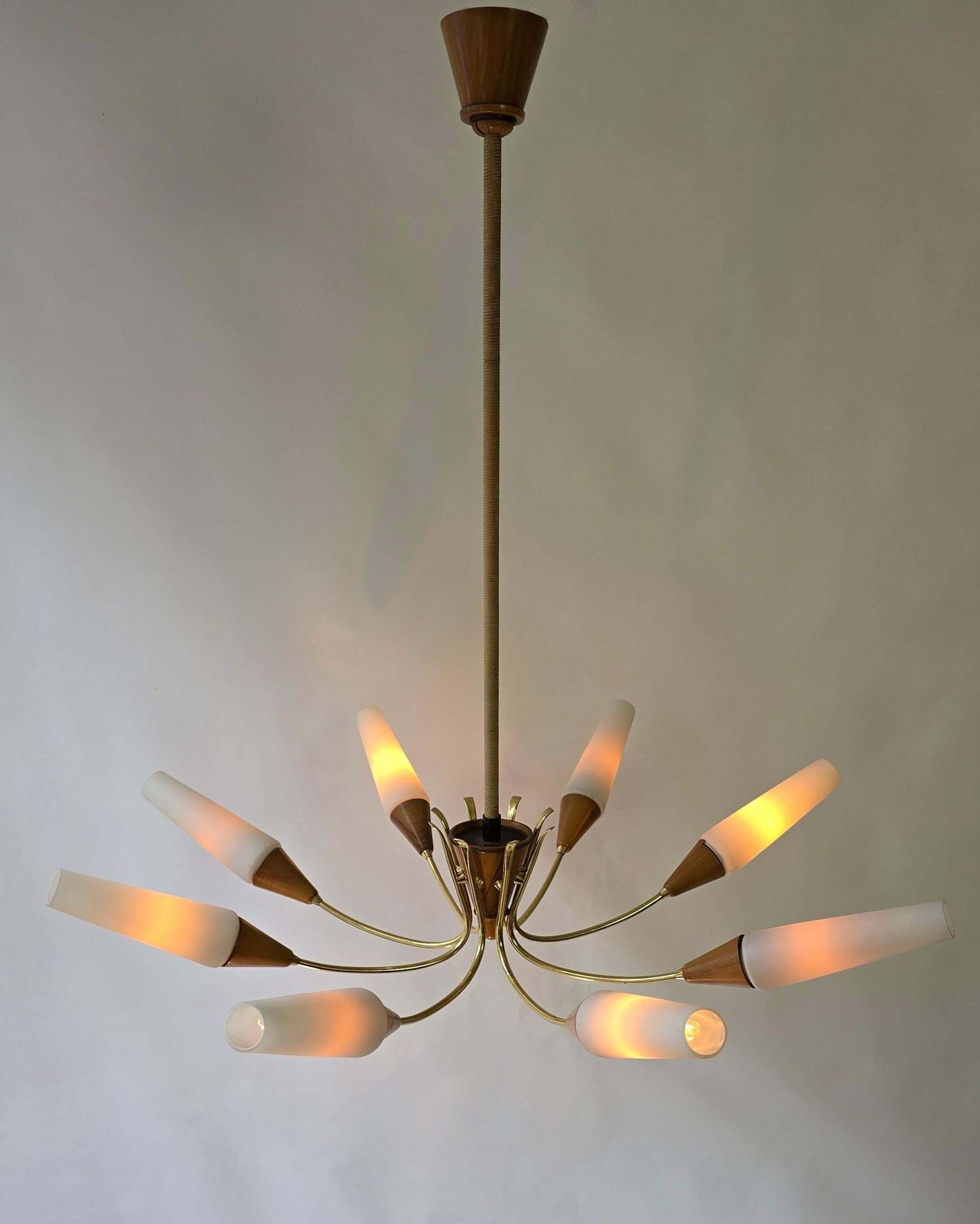 photo for sale Large 1950s Italian Chandelier In Brass, Glass And Wood