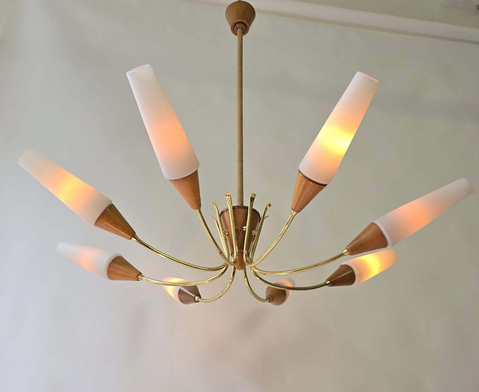 Lighting Large 1950s Italian Chandelier In Brass, Glass And Wood photo