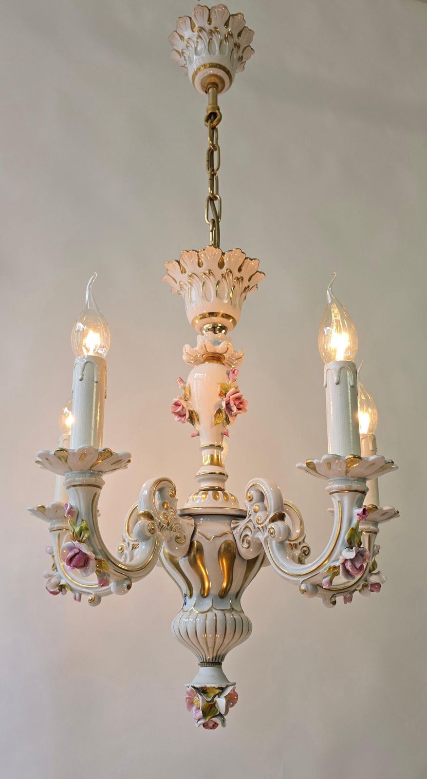 Elegant Italian Mangani Porcelain Chandelier – 5 Light, 1970s photo vinterior