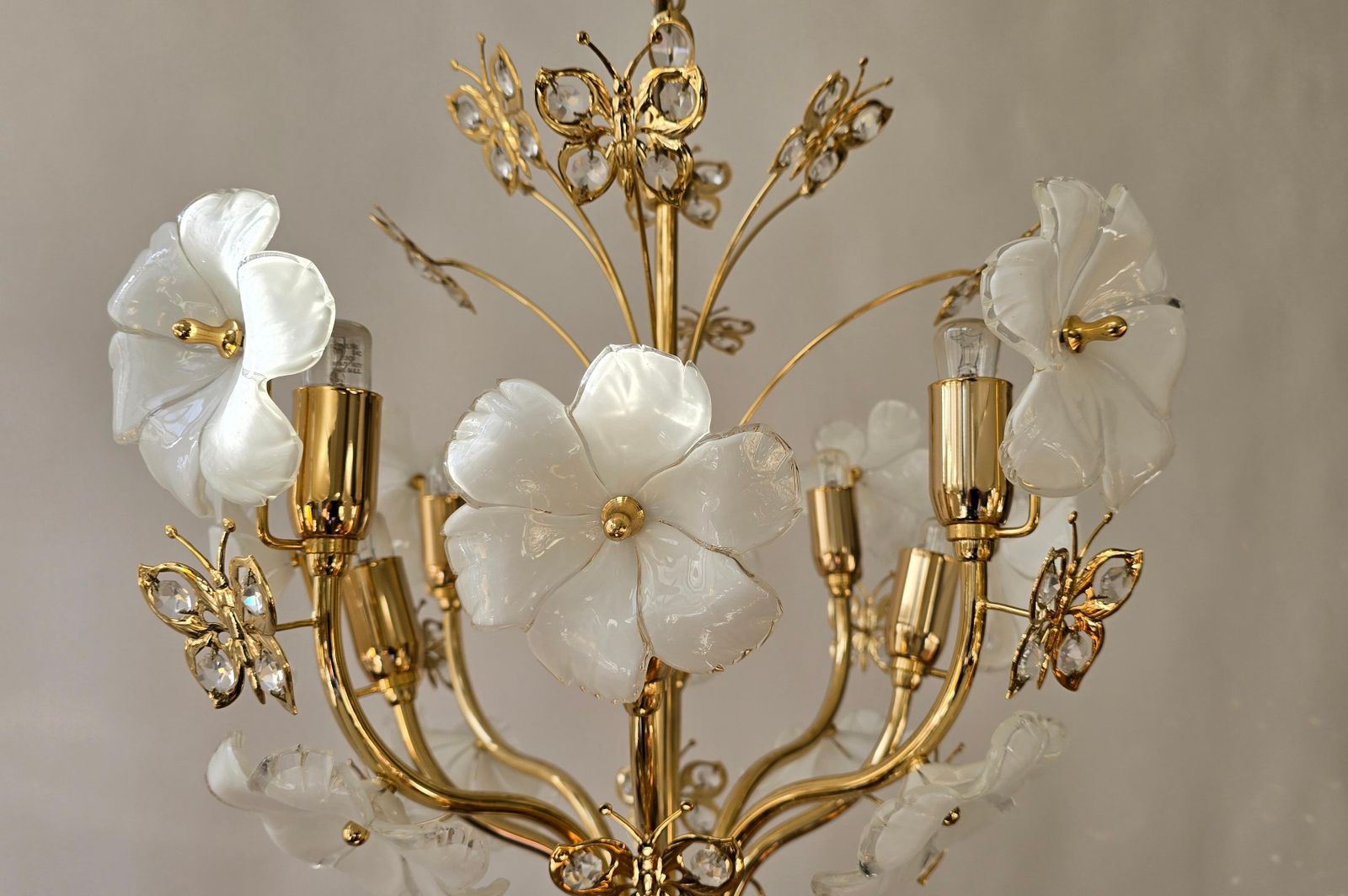 photo furniture Chandelier With White Murano Glass Flowers And Crystal Butterflies