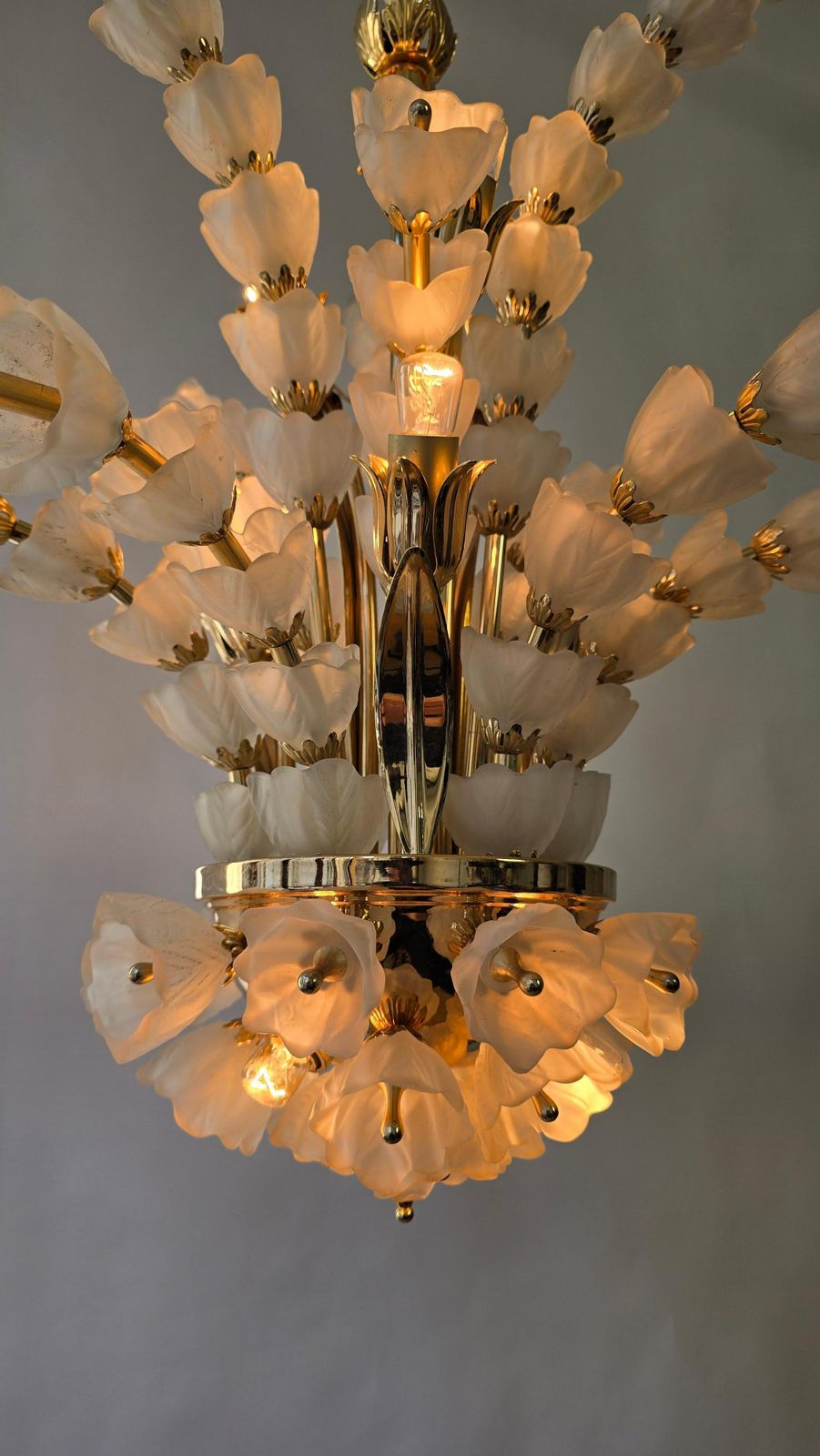 Exceptional Italian Murano Glass Chandelier With 85 Handcrafted Flowers photo vintage