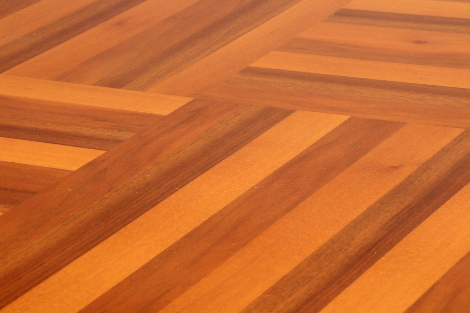Bellini’s Exquisite Walnut Coffee Table – A Masterpiece Of Italian Modernism 197 photo buy