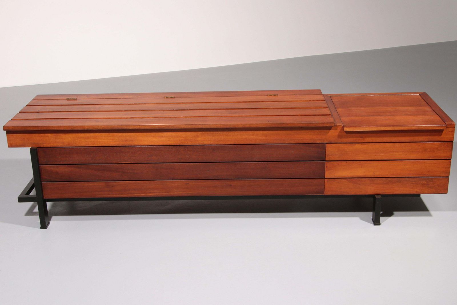Vintage Wooden Bench With Storage Italiaans 1960 photo for sale