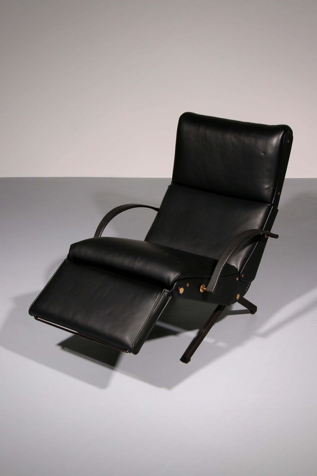 Italian Black Leather Adjustable P40 Relax Chair By Osvaldo Borsani Tecno. photo for sale