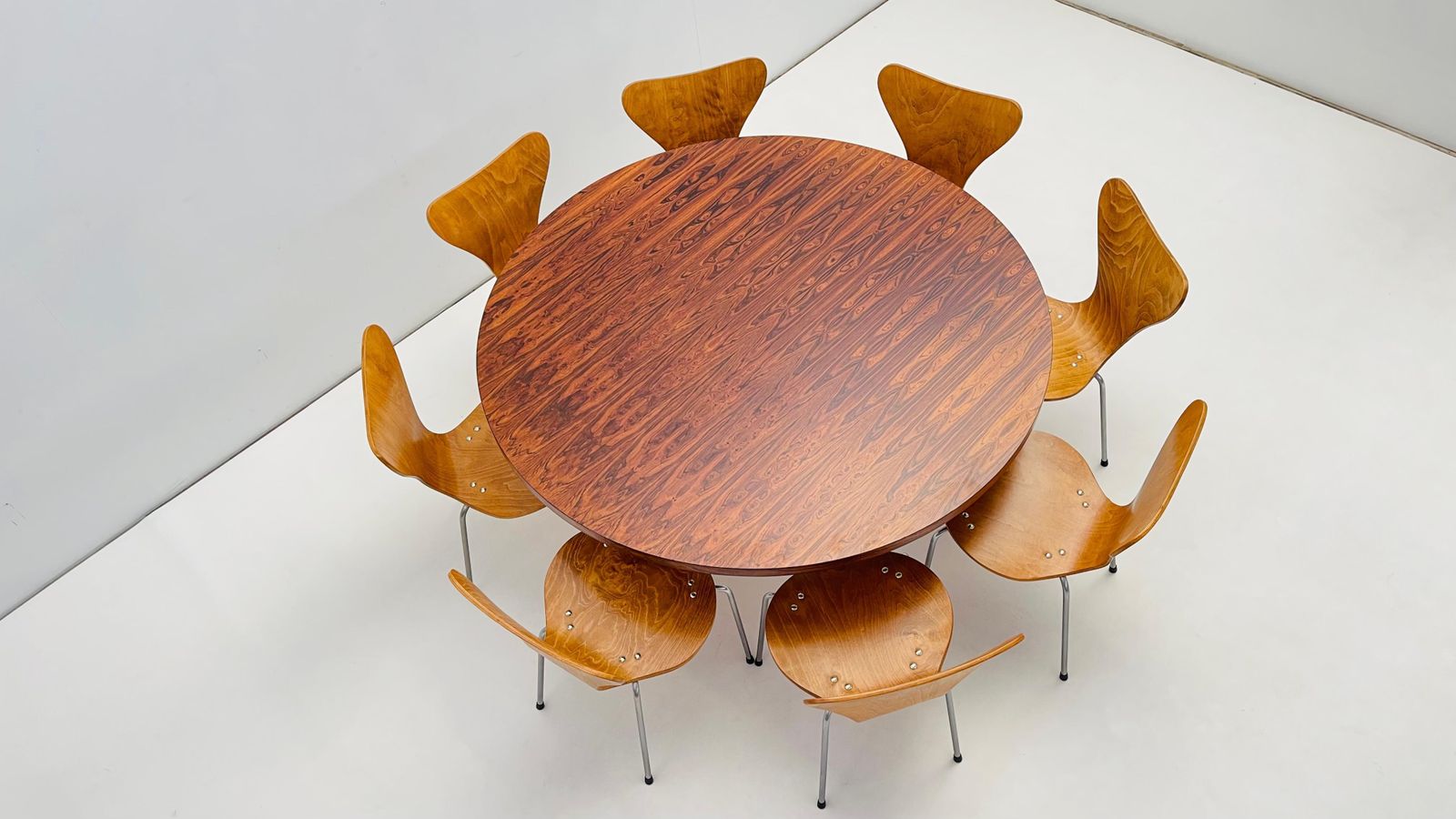 Round One And A Half Meter Table With Tulip Base photo Furniture