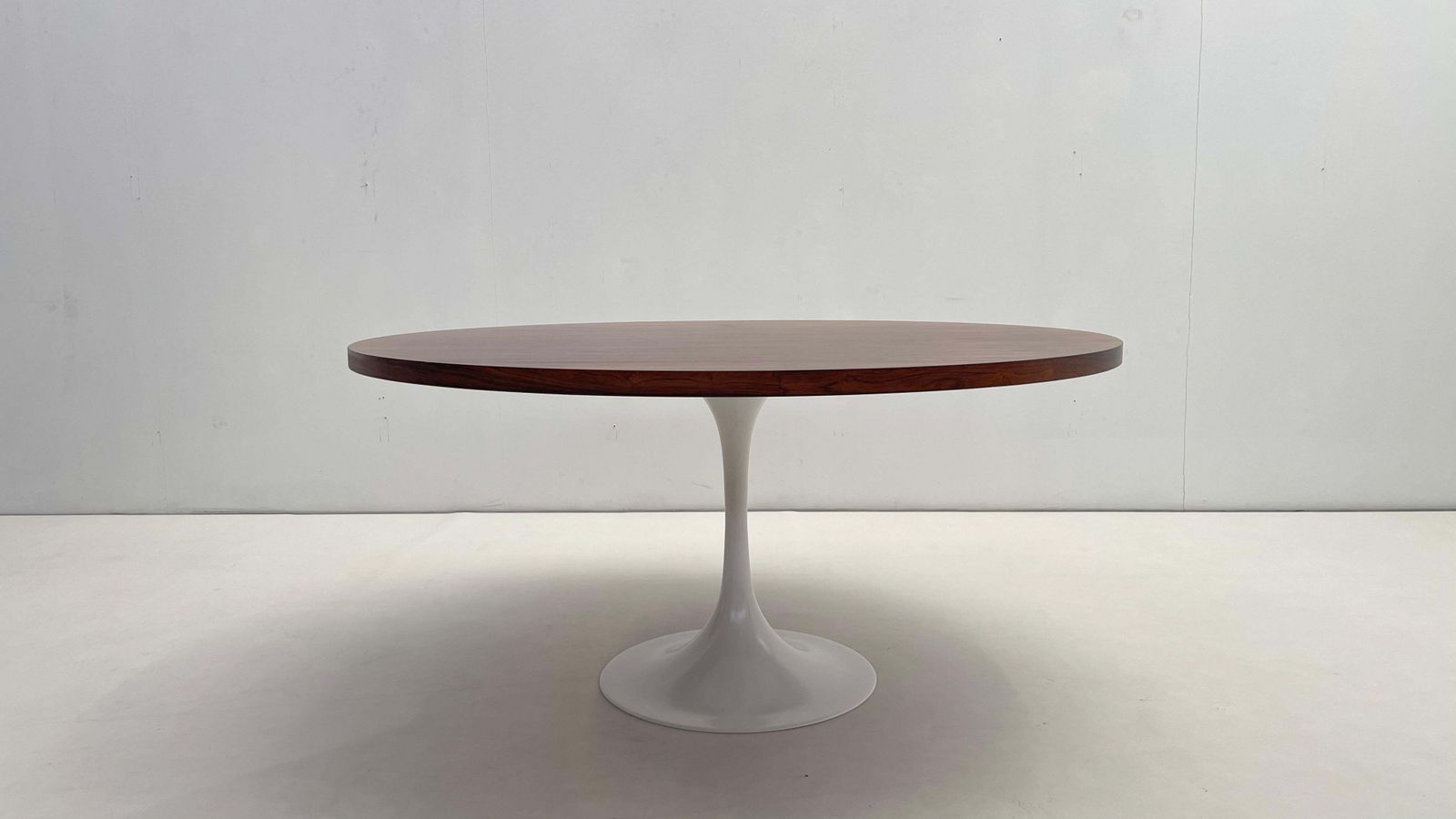 Round One And A Half Meter Table With Tulip Base photo 4717.0