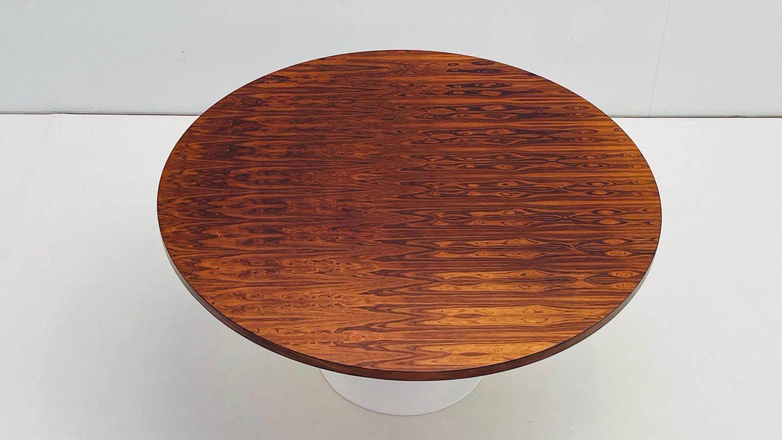 Round One And A Half Meter Table With Tulip Base photo vintage