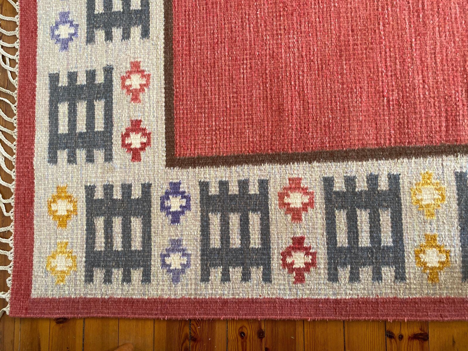 photo furniture Scandinavian Modern Pink Rölakan Flatweave Rug By Alice Wallebäck, Sweden, 1960s