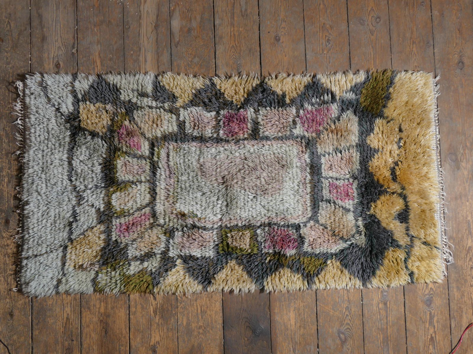 Scandinavian Modern High Pile Geometric Handmade Wool Rya Rug, Sweden 1960s photo vinterior